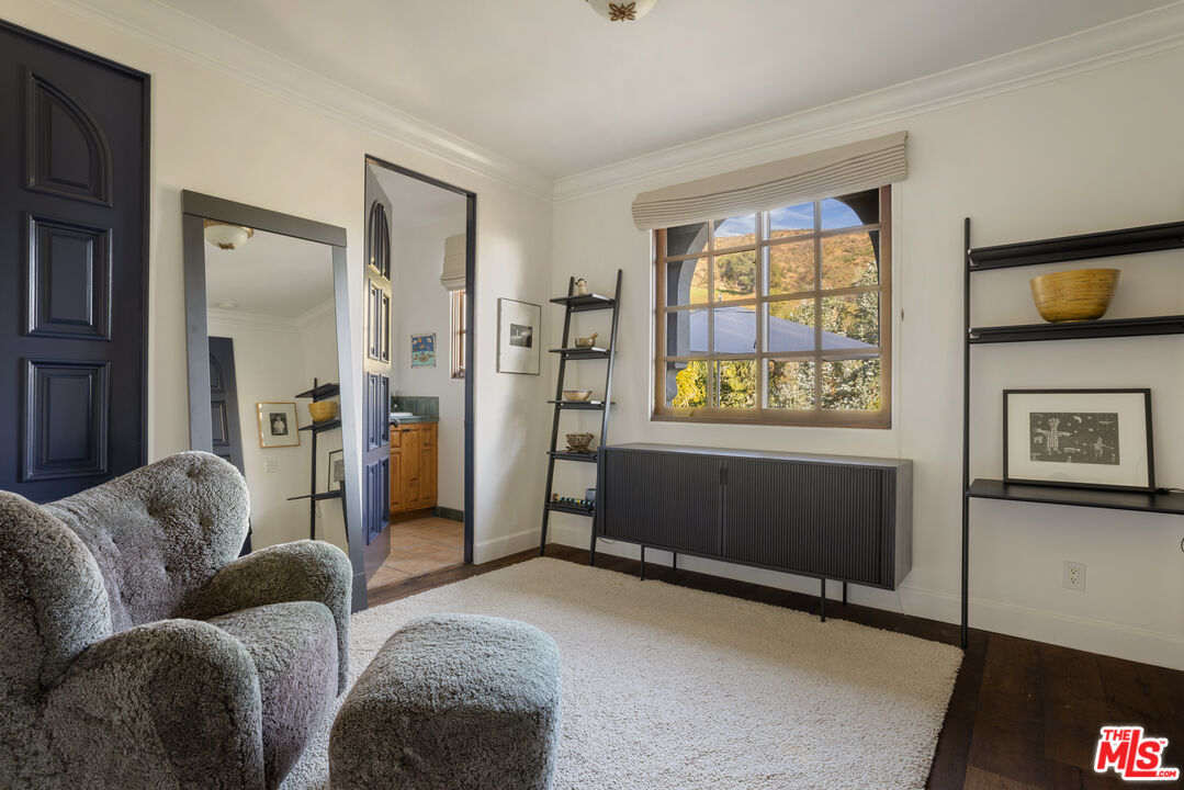 1925 Curson Pl