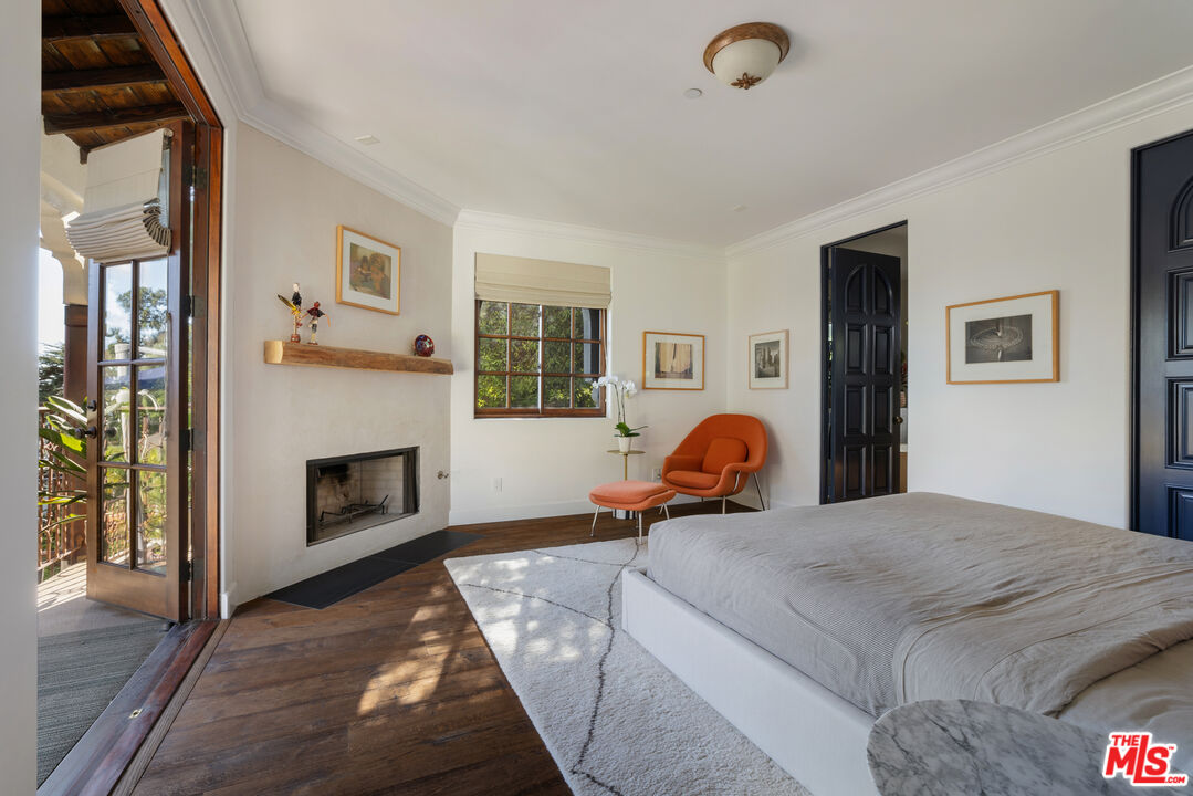 1925 Curson Pl