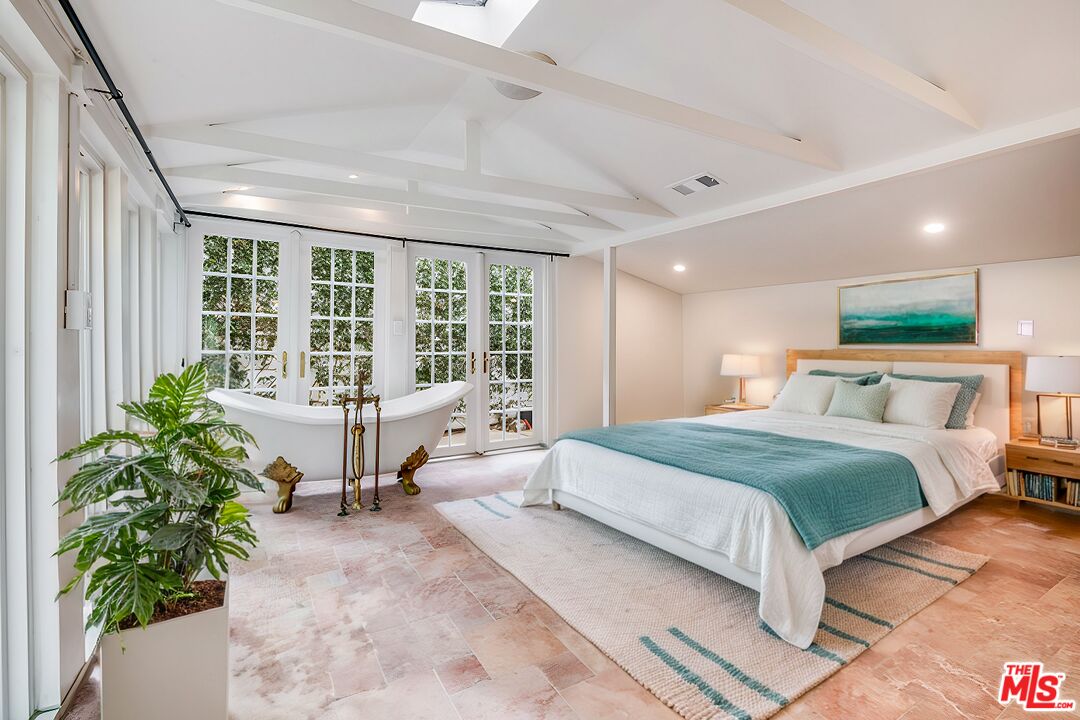 9801 Portola Dr