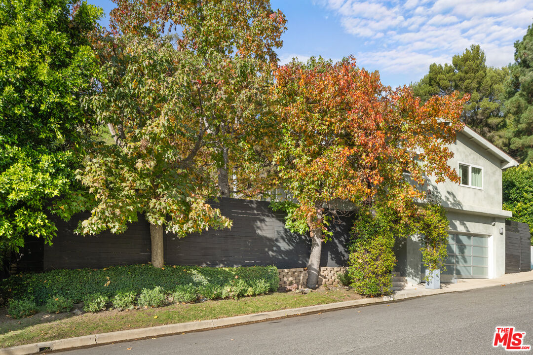 9767 Apricot Ln