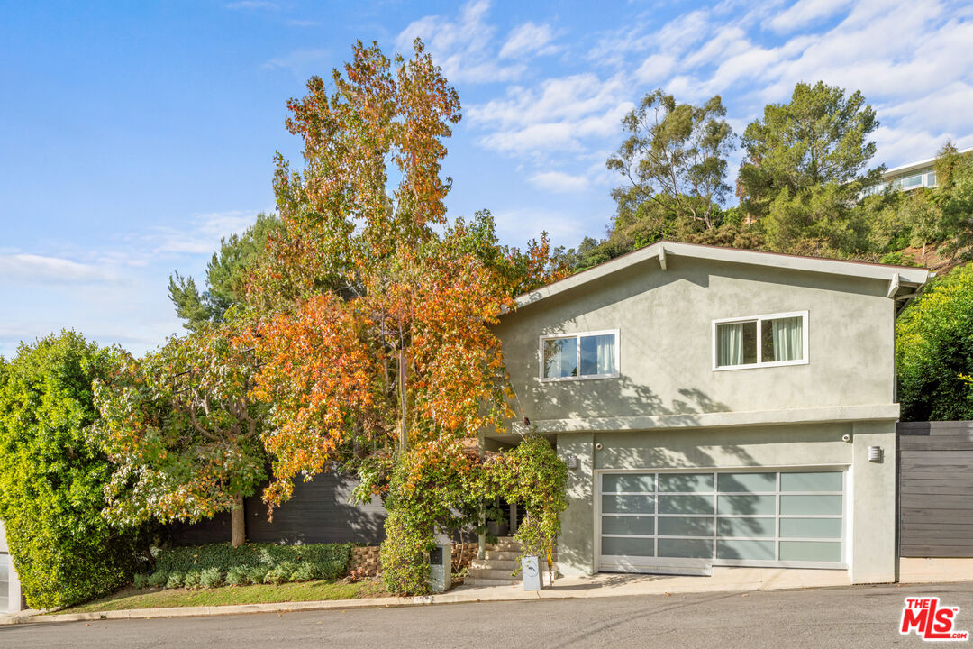 9767 Apricot Ln