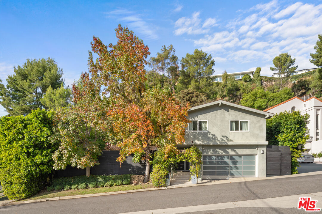 9767 Apricot Ln