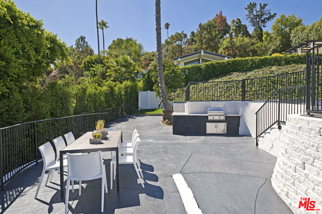 3712 Berry Dr