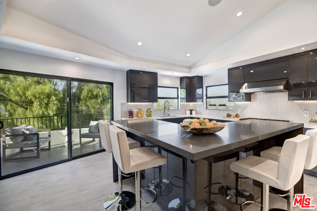 3712 Berry Dr