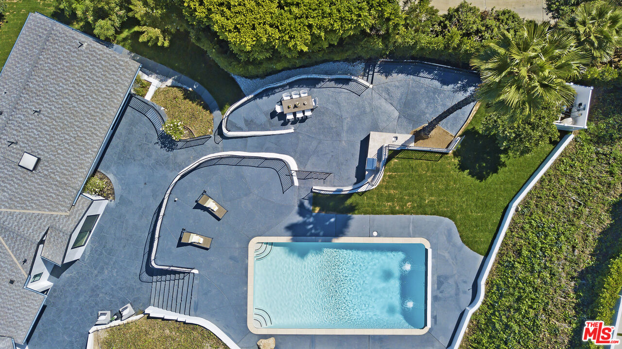 3712 Berry Dr