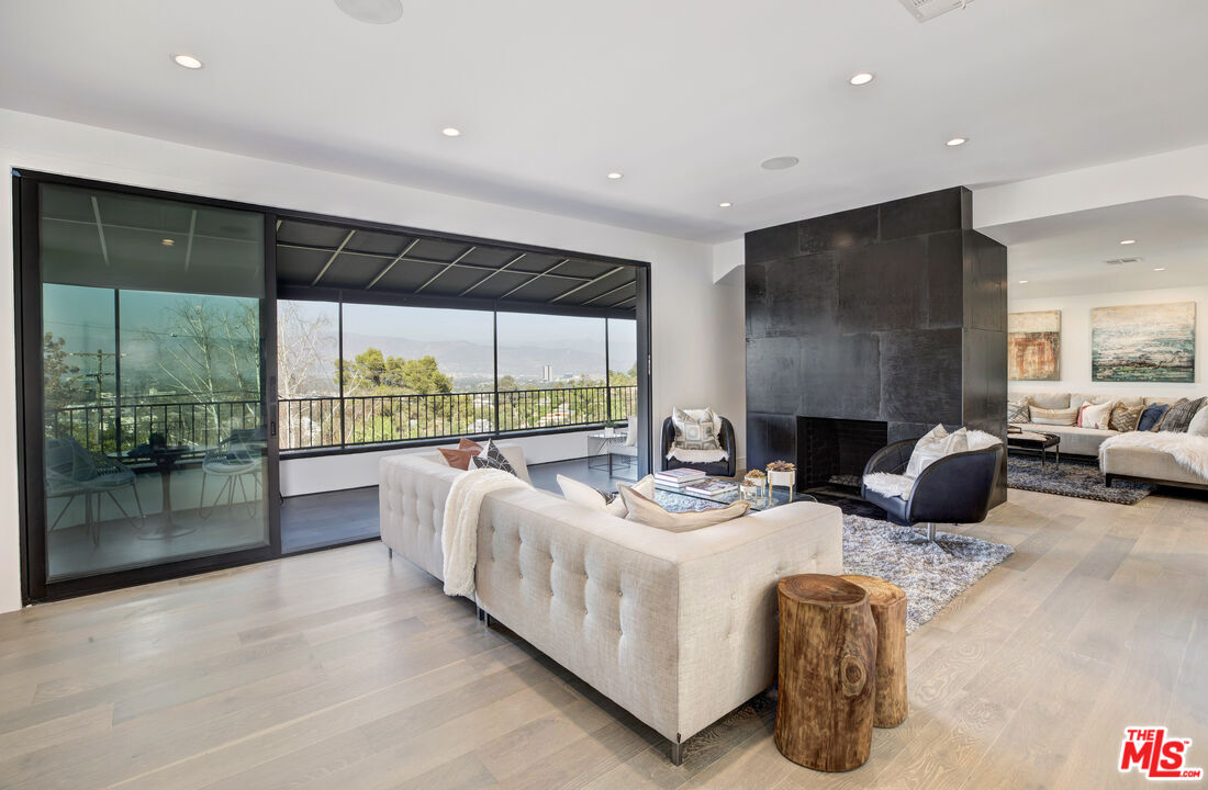 3712 Berry Dr