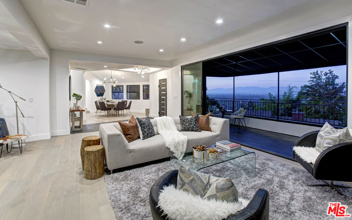 3712 Berry Dr