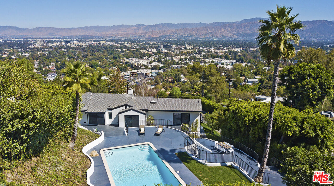 3712 Berry Dr