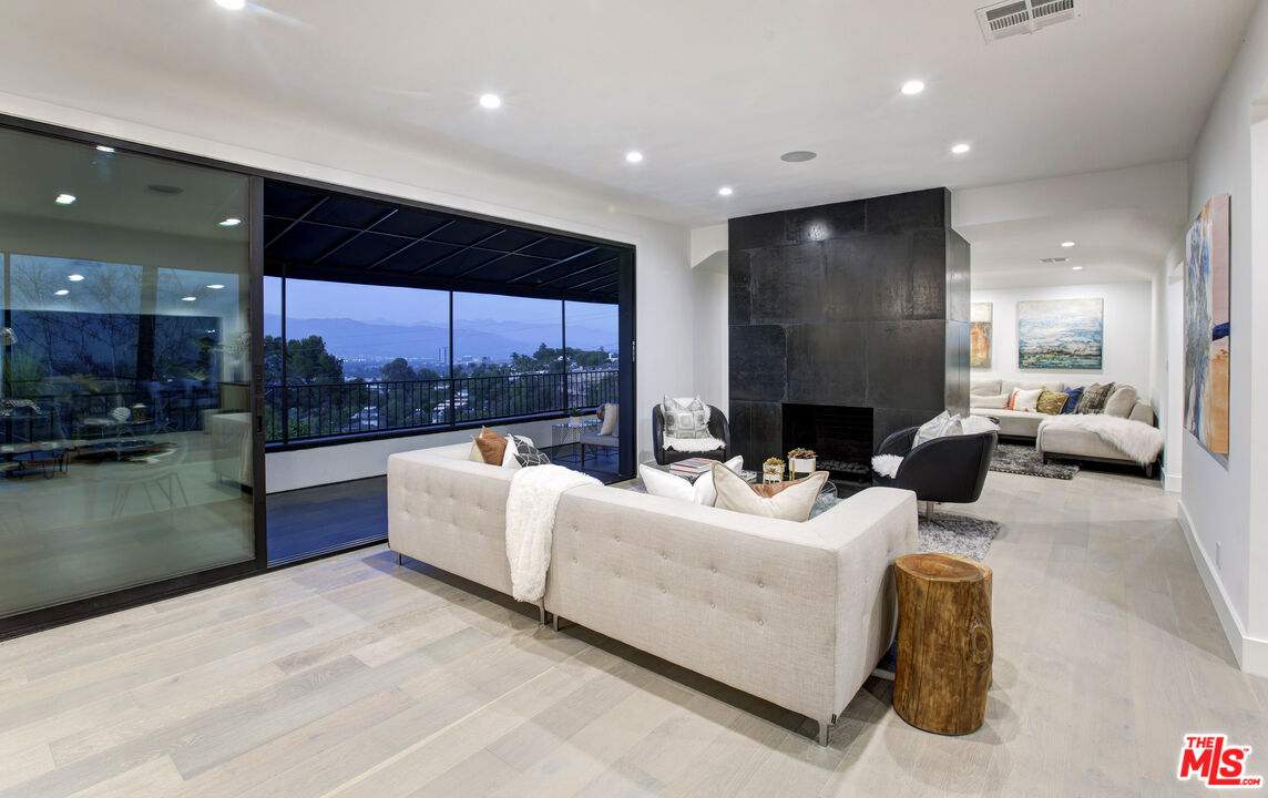3712 Berry Dr