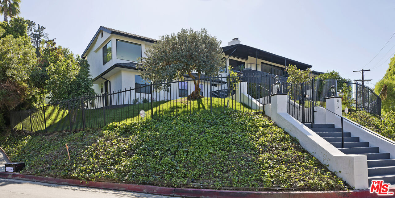 3712 Berry Dr