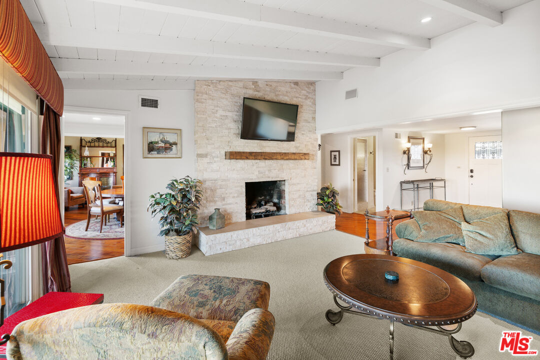 15570 Briarwood Dr
