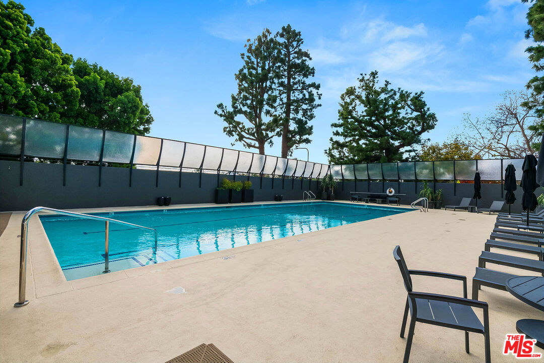 2222 Avenue Of The Stars Unit: 1701
