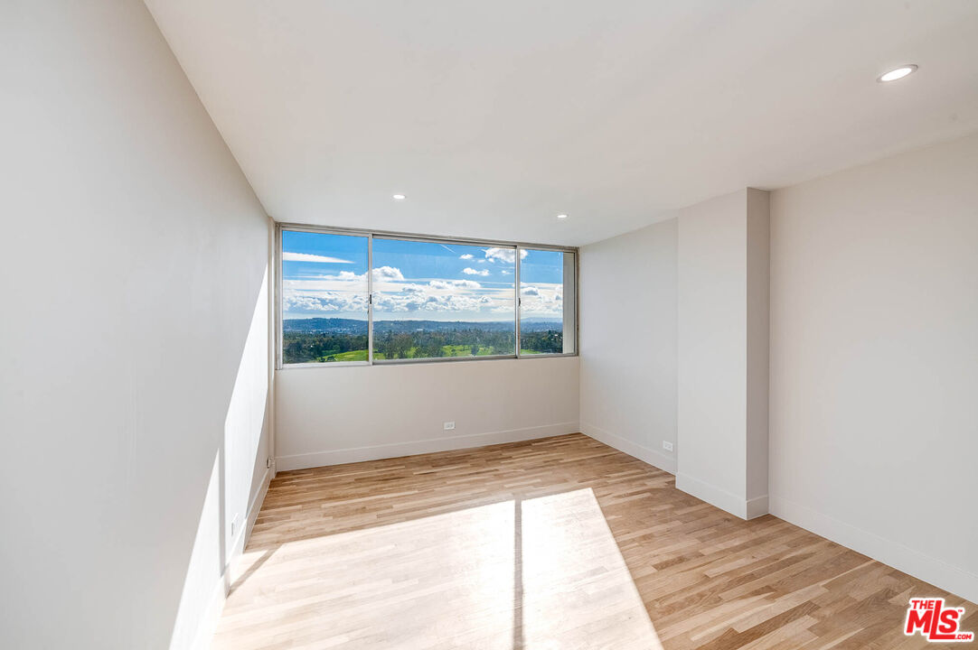 2222 Avenue Of The Stars Unit: 1701