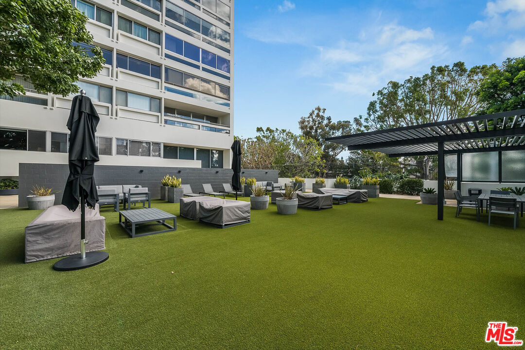2222 Avenue Of The Stars Unit: 1701