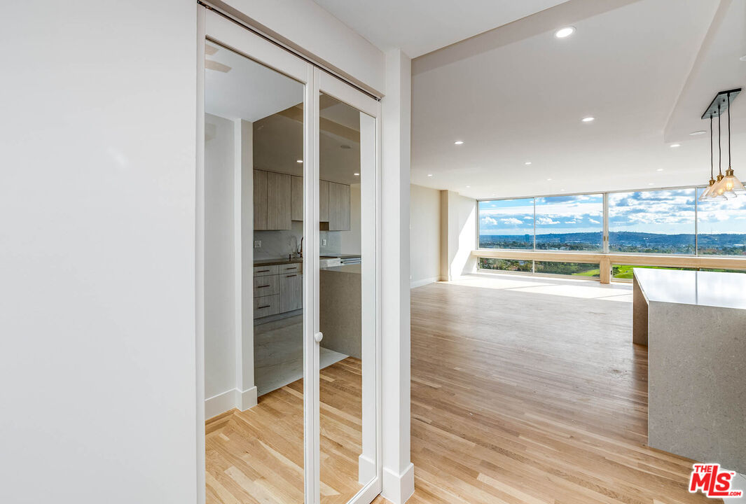 2222 Avenue Of The Stars Unit: 1701