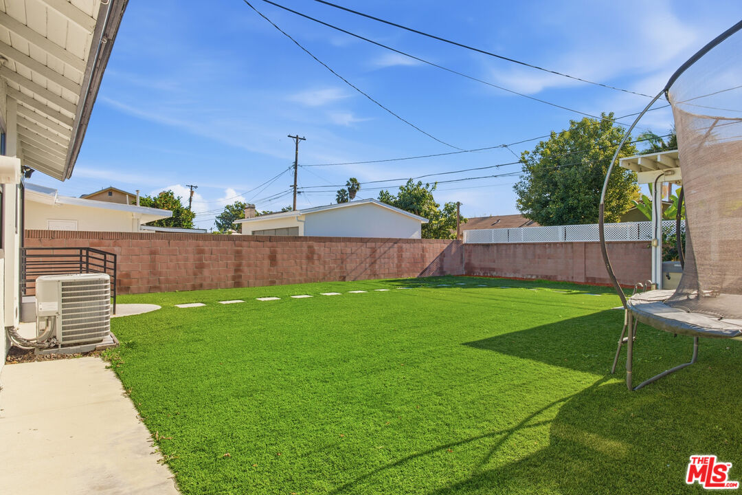 6912 Henrilee St