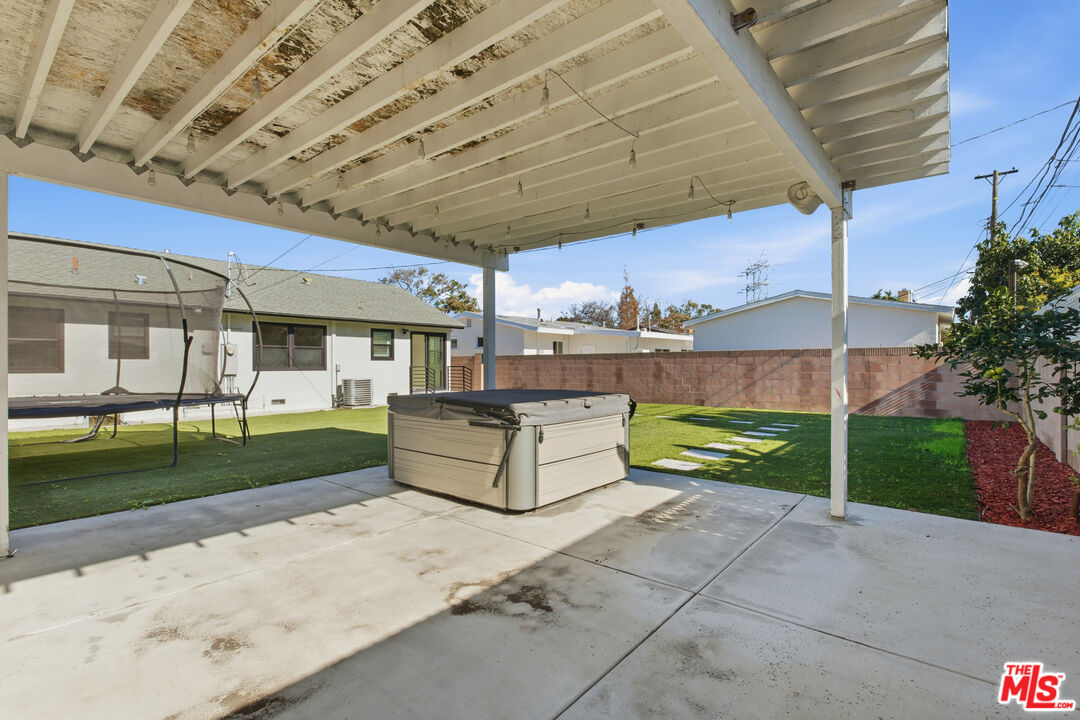 6912 Henrilee St