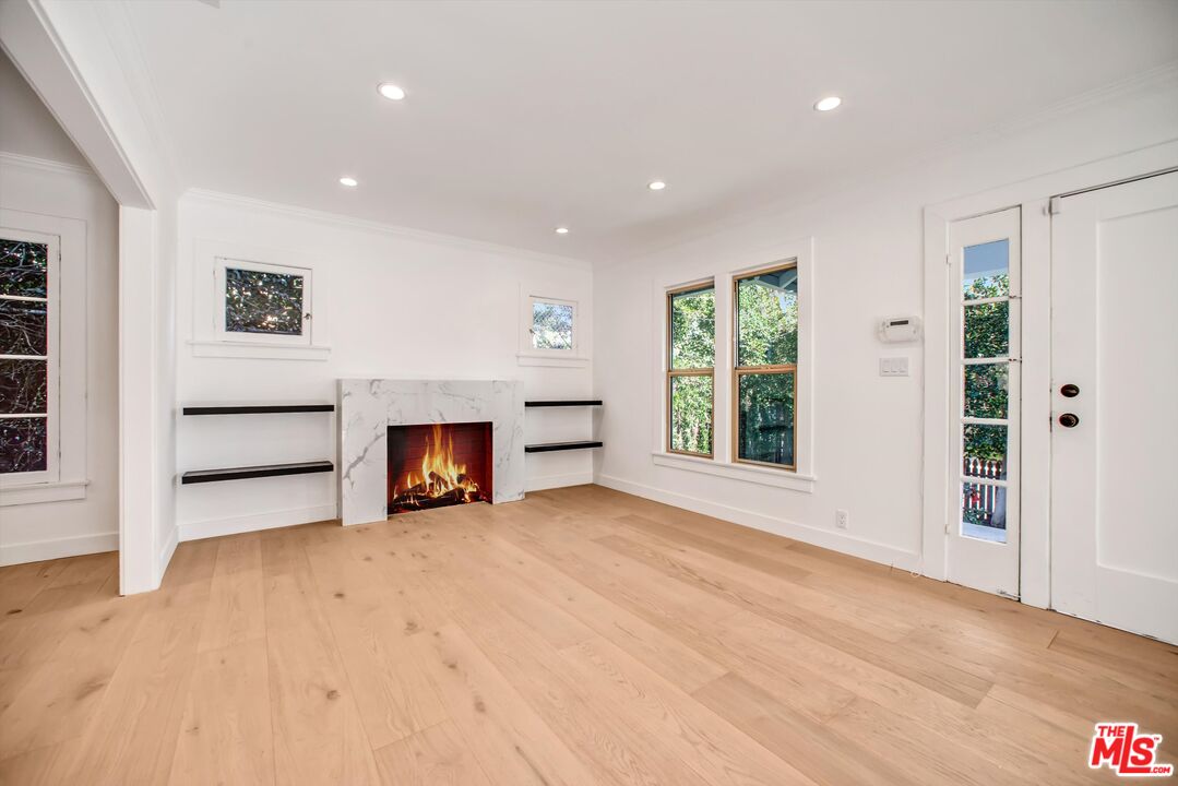 951 N Hilldale