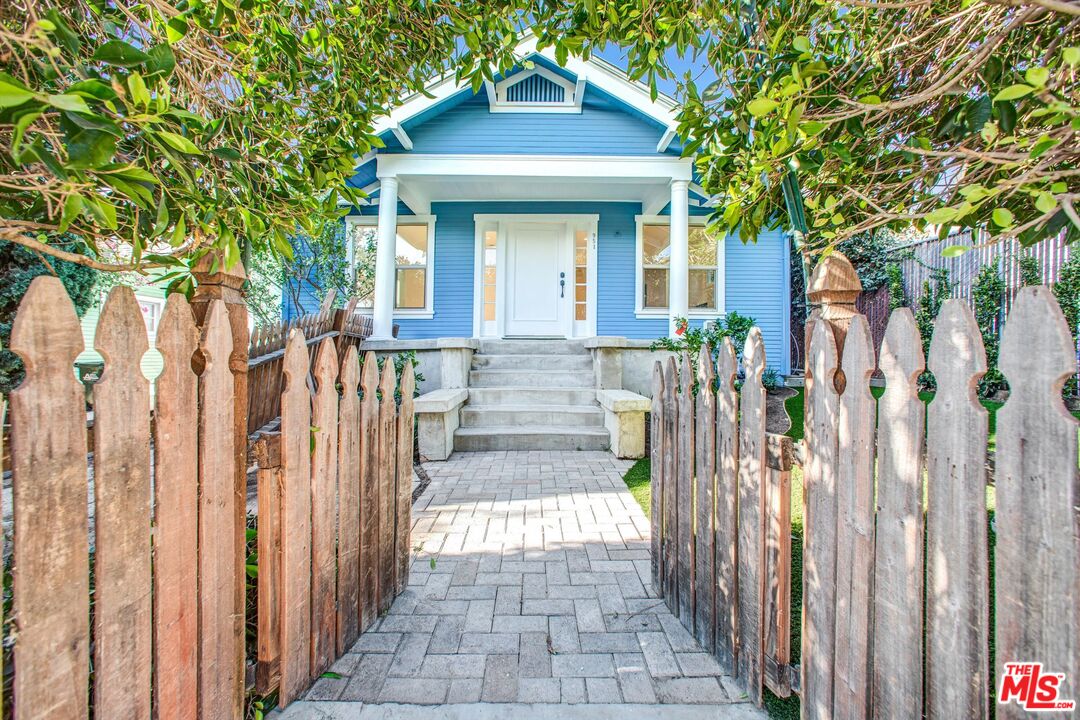 951 N Hilldale