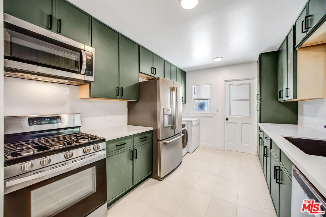 951 N Hilldale