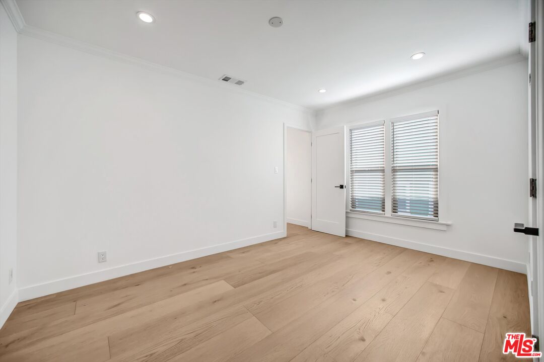 951 N Hilldale