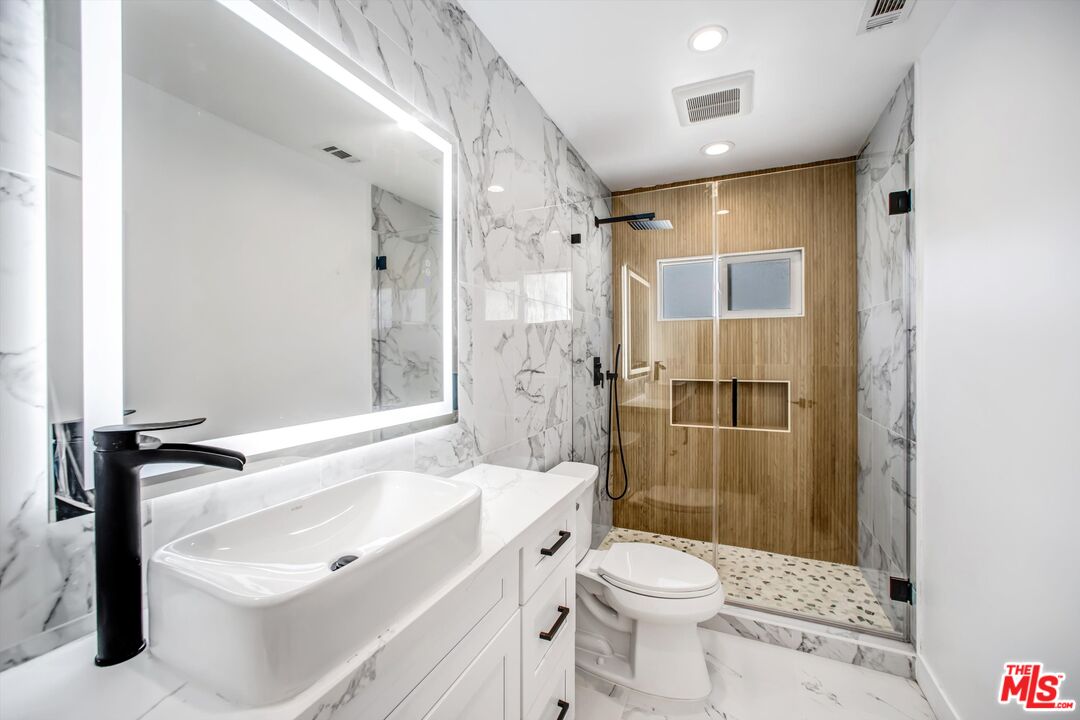 951 N Hilldale