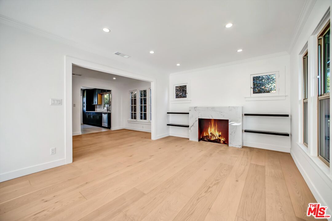 951 N Hilldale