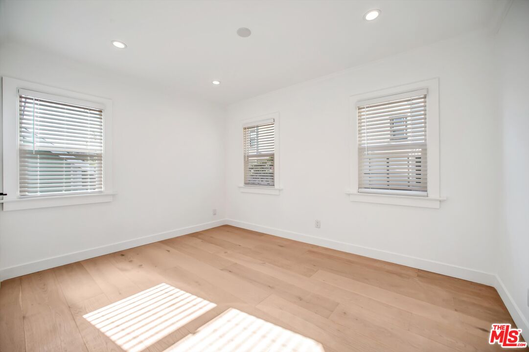 951 N Hilldale