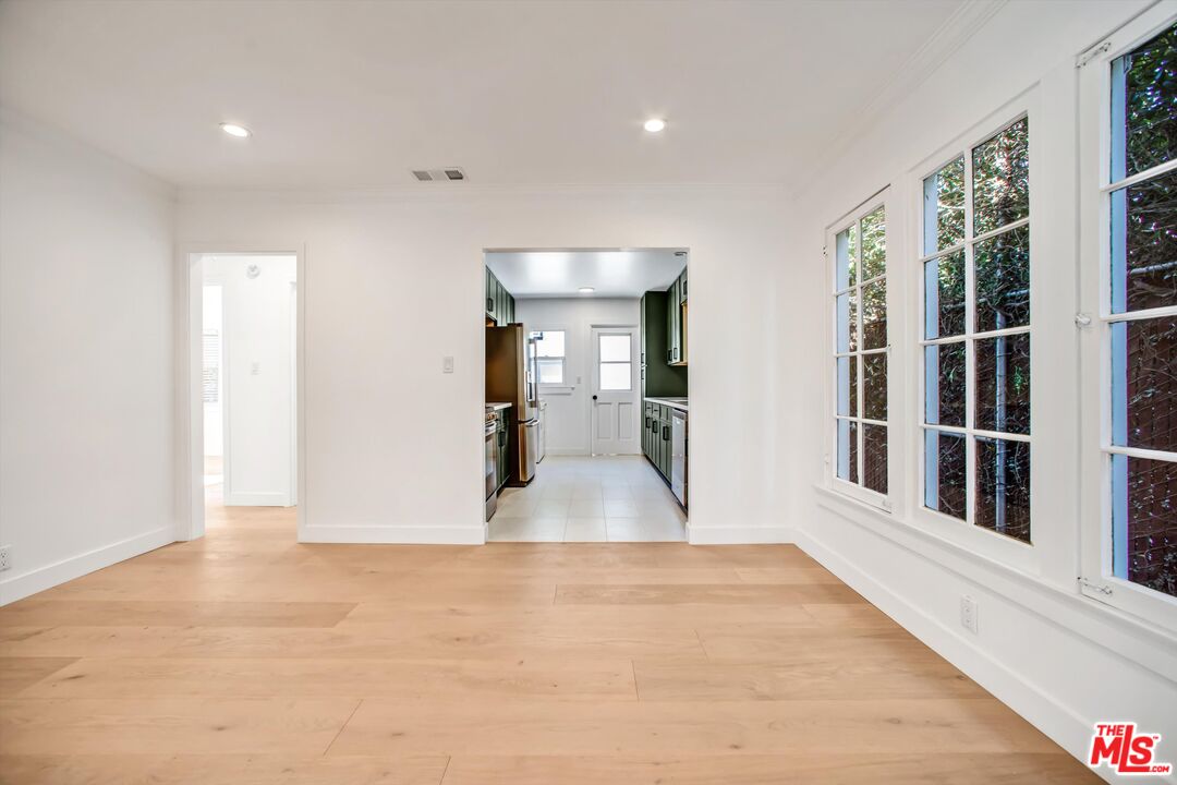 951 N Hilldale