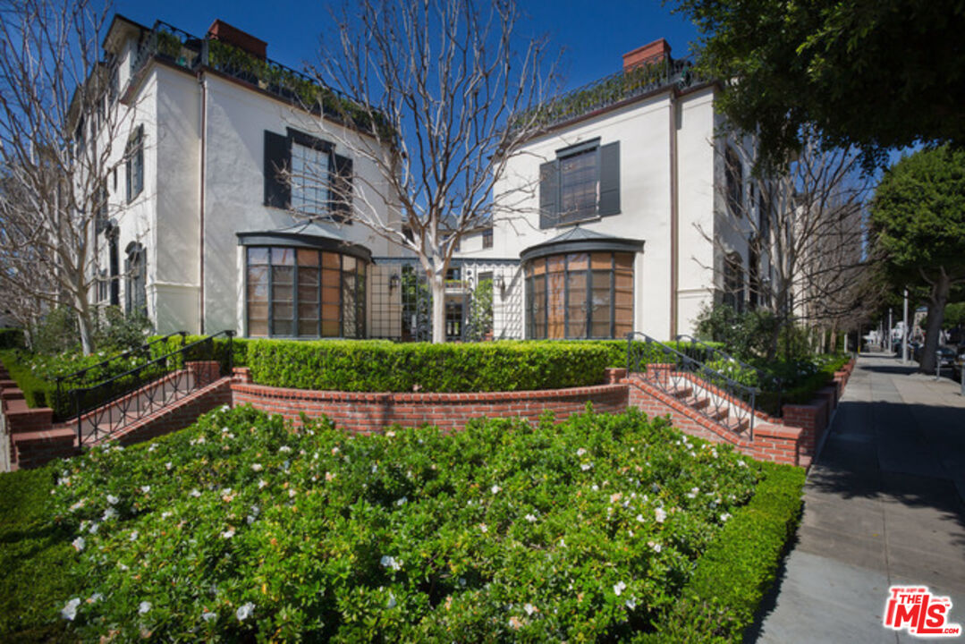 151 S RODEO DR