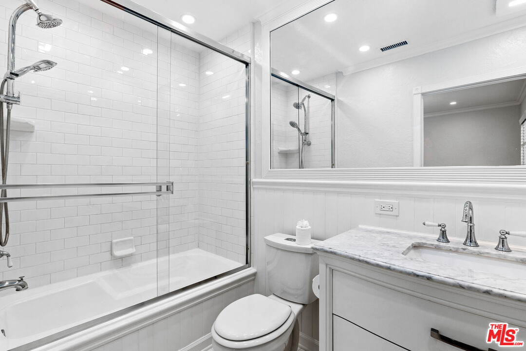 910 N Alfred St Unit: 1