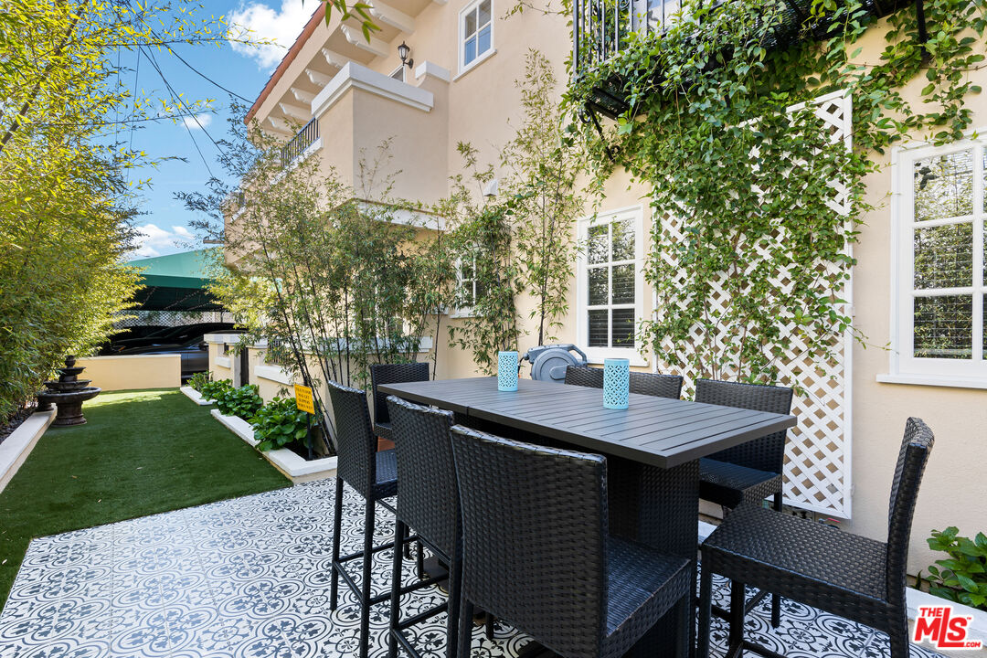 910 N Alfred St Unit: 1