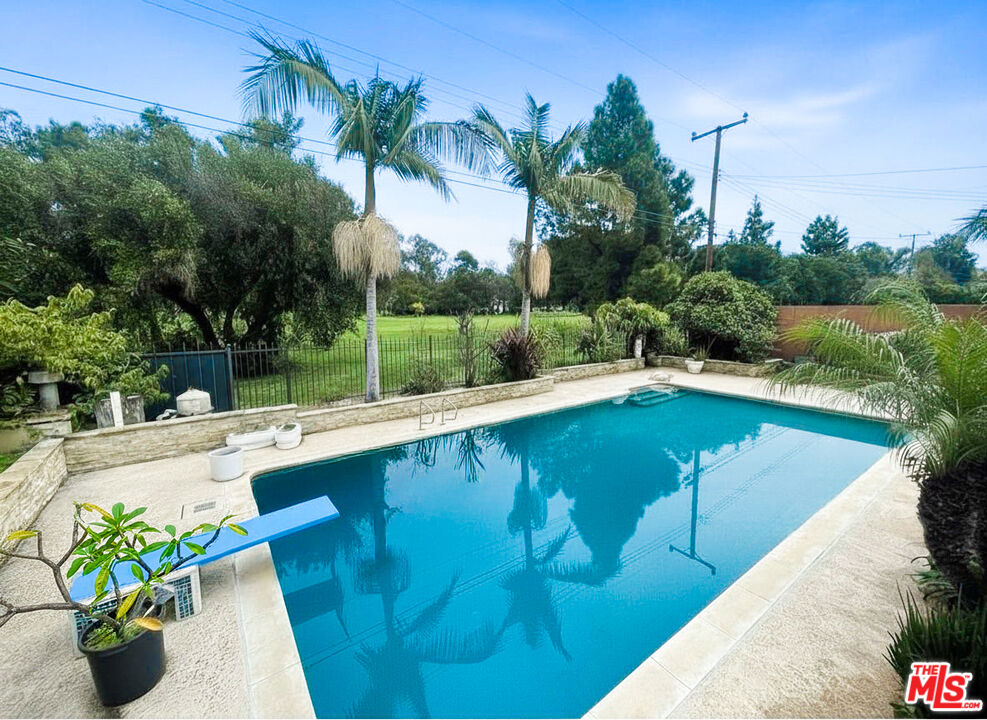 4368 Fairway Dr