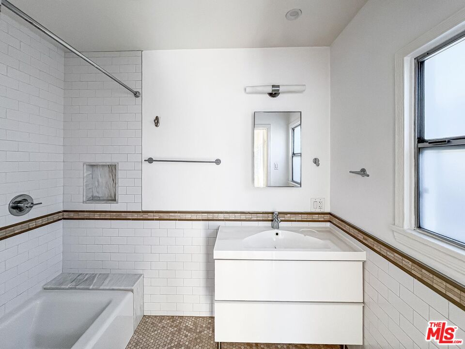 6289 Commodore Sloat Dr