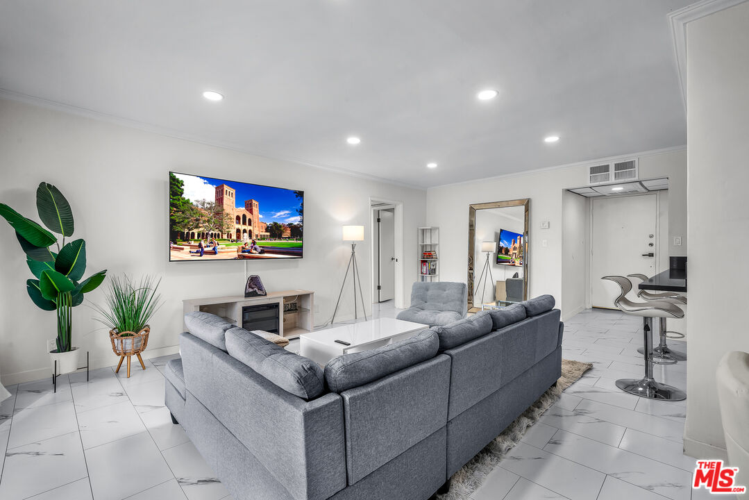 1300 Midvale Ave Unit: 501