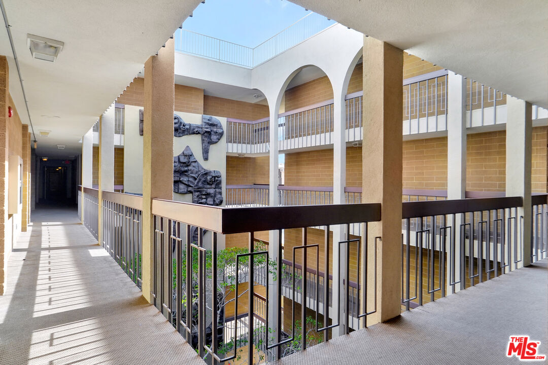 1300 Midvale Ave Unit: 501