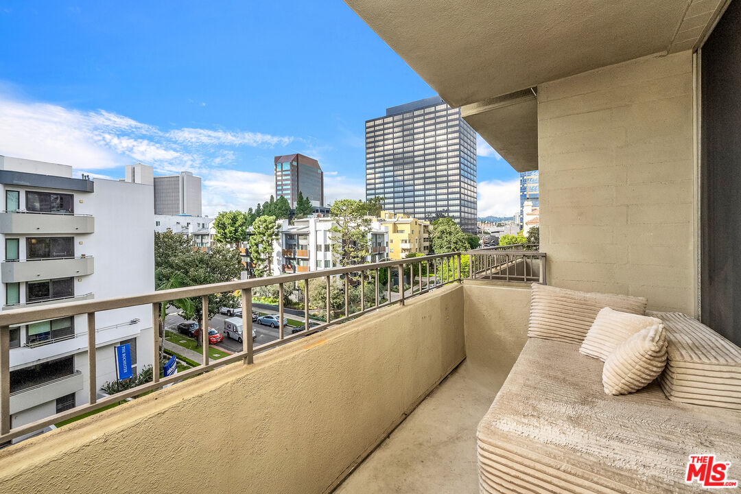 1300 Midvale Ave Unit: 501