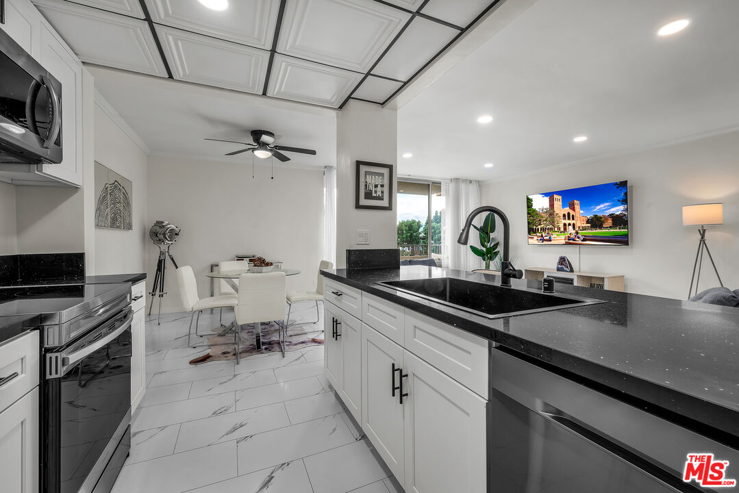 1300 Midvale Ave Unit: 501