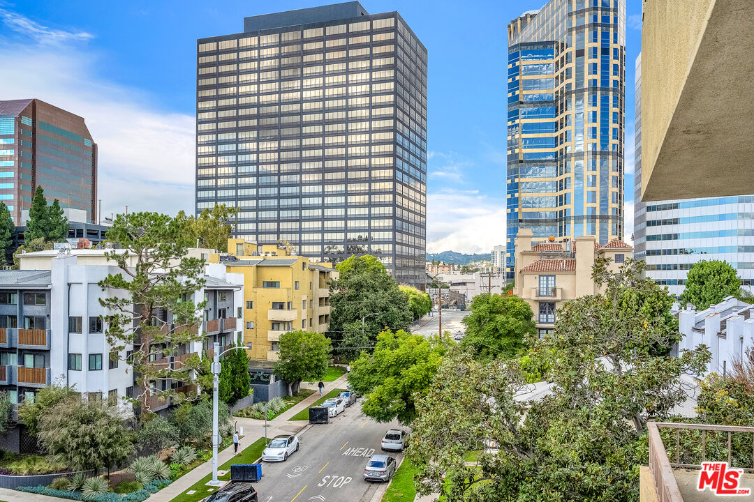1300 Midvale Ave Unit: 501