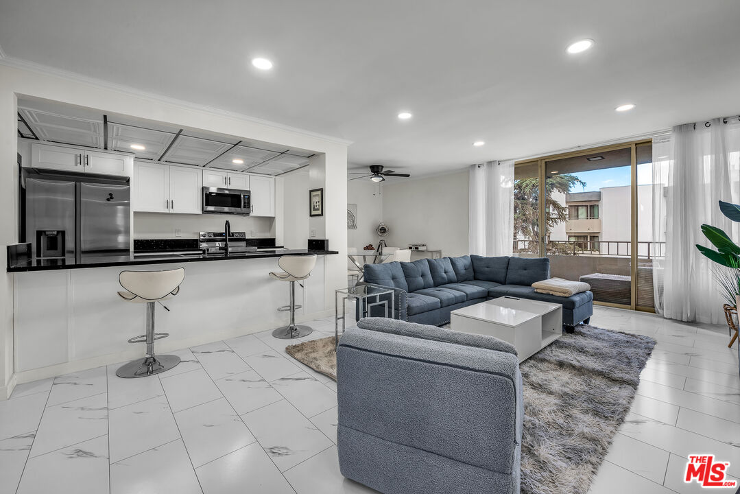 1300 Midvale Ave Unit: 501