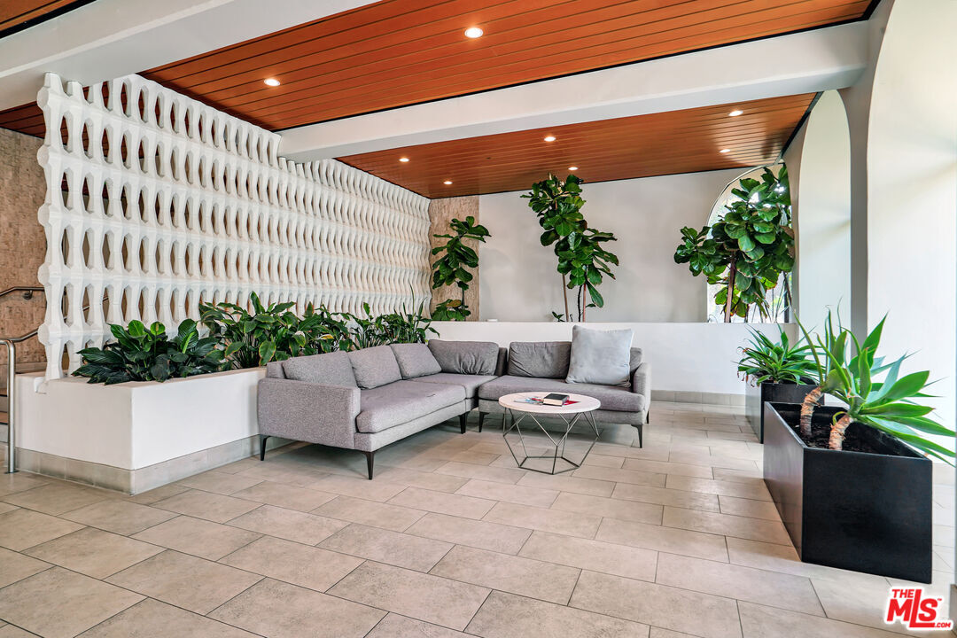 1300 Midvale Ave Unit: 501