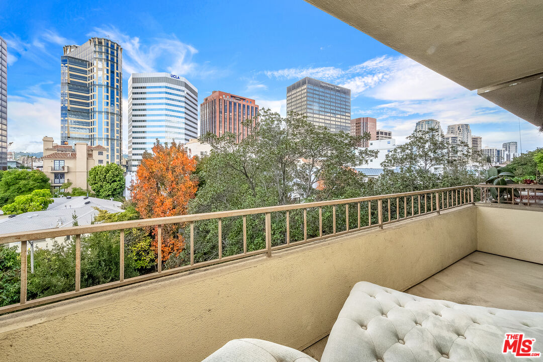 1300 Midvale Ave Unit: 501