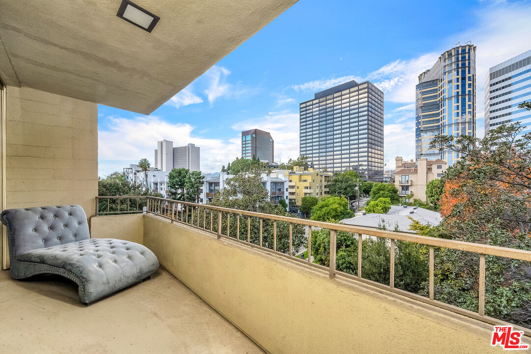 1300 Midvale Ave Unit: 501