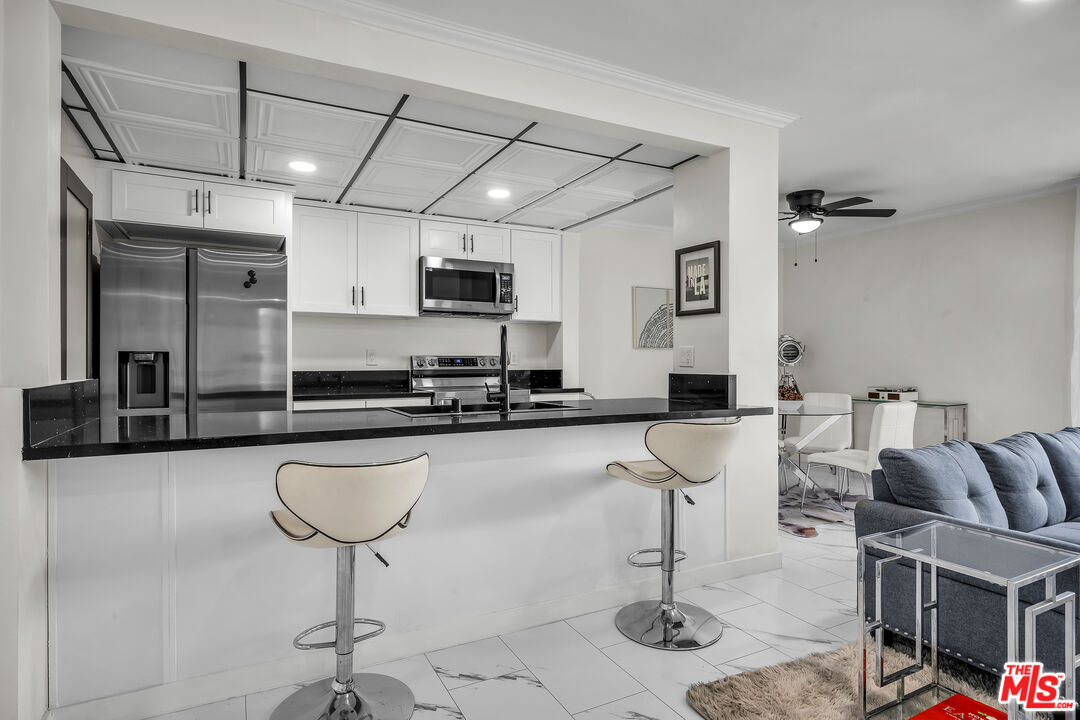 1300 Midvale Ave Unit: 501