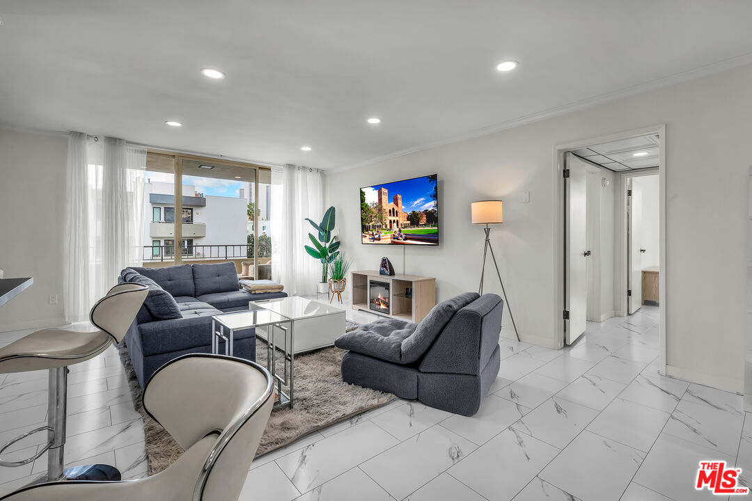 1300 Midvale Ave Unit: 501