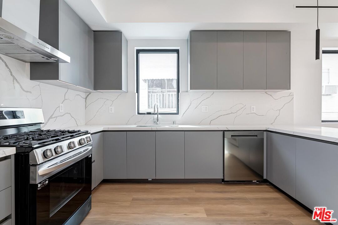 1436 Edgecliffe Dr Unit: 101