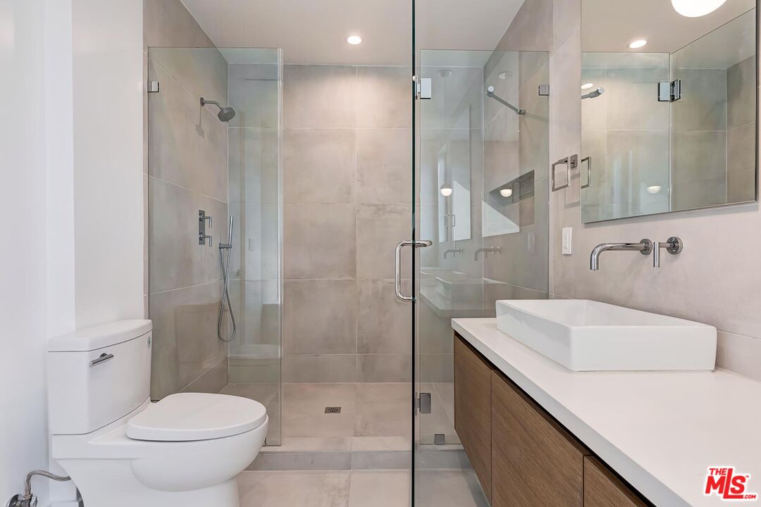 1436 Edgecliffe Dr Unit: 101
