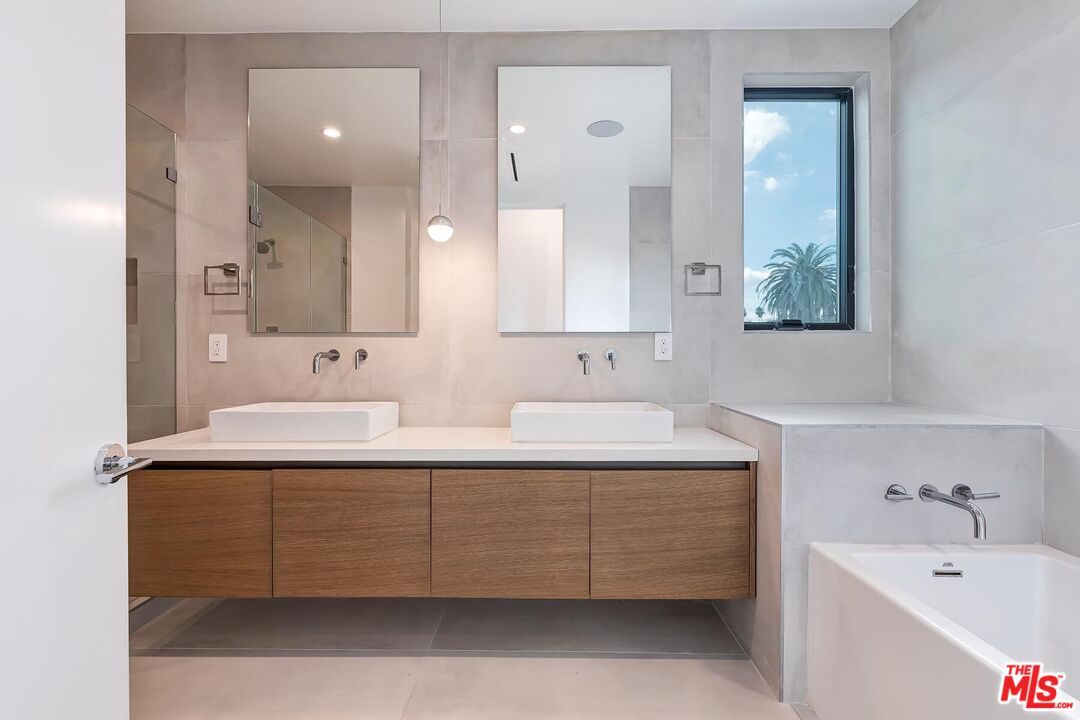 1436 Edgecliffe Dr Unit: 101
