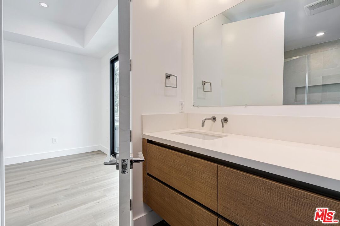 1436 Edgecliffe Dr Unit: 101