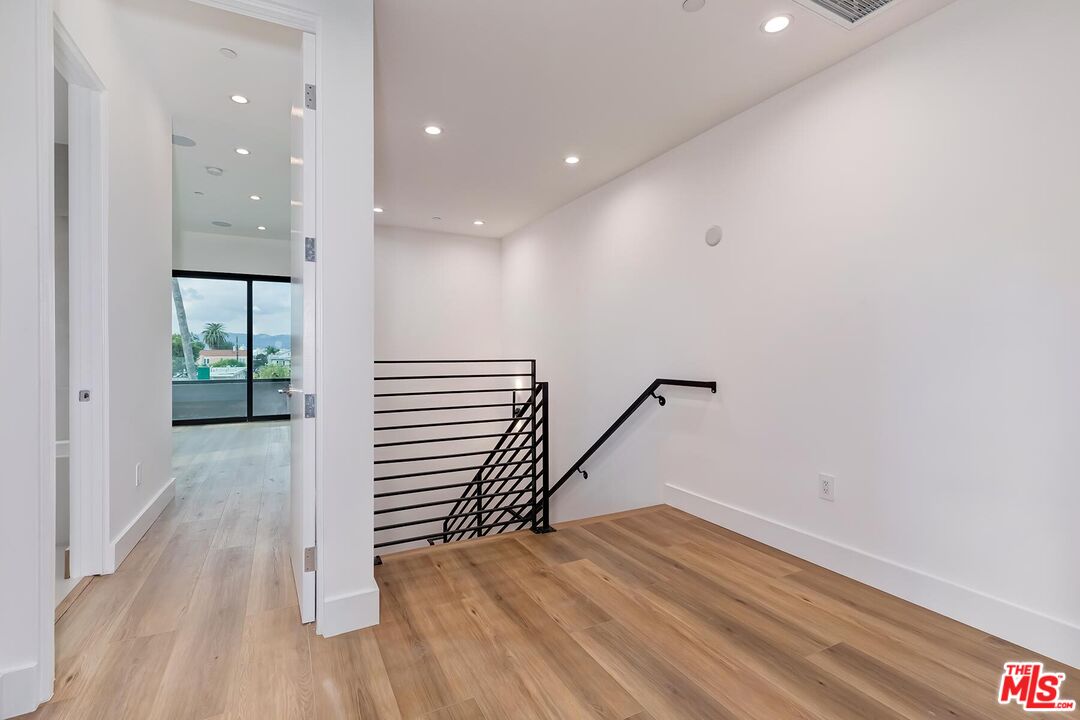 1436 Edgecliffe Dr Unit: 101